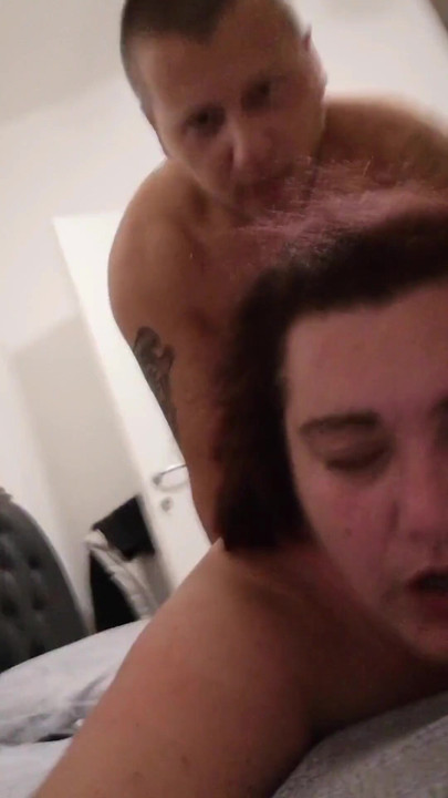 Nezaboravan trenutak od analnog seksa žene sa velikim sisama i creampie-ovane pičke