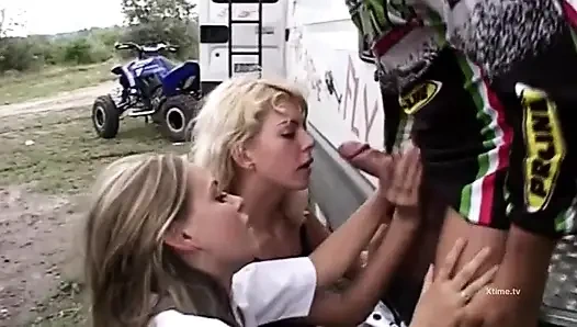 Ein tag im motocross wird zu einem guten fick