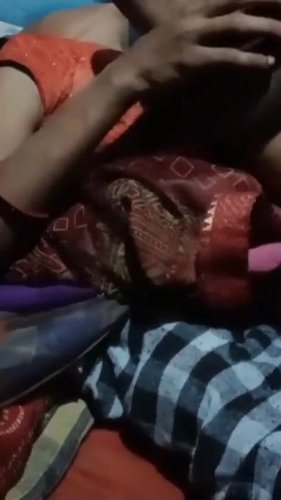 لحظة مثيرة من "بهابي ساخنة تتناك بقوة في مؤخرة كبيرة وحدها في المنزل تتناك بالزيت في زب كبير"
