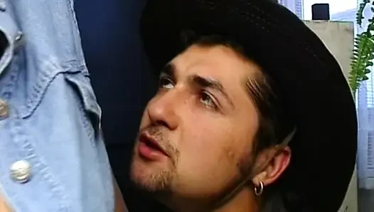 Üvey erkek kardeş üvey kız kardeşini sikişirken izliyor