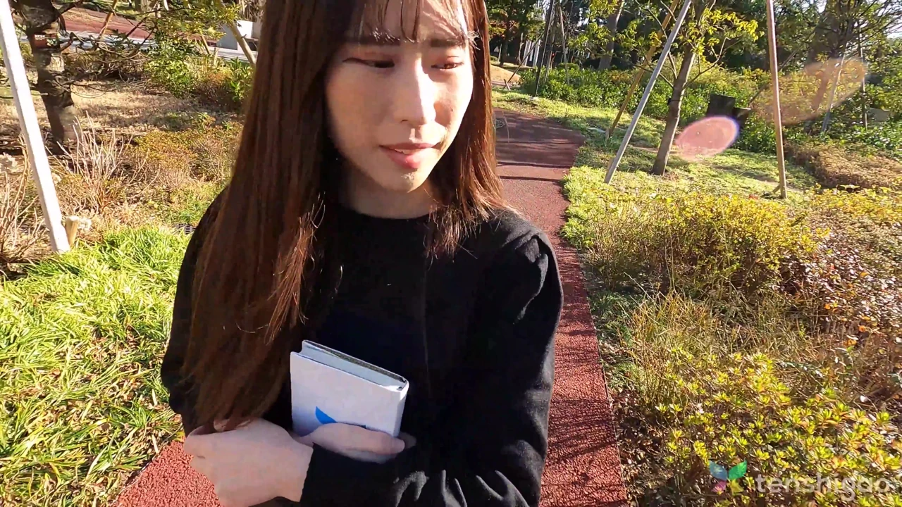 Gravure modeli bayan hitomi kanzaki duşta sabunlanıyor