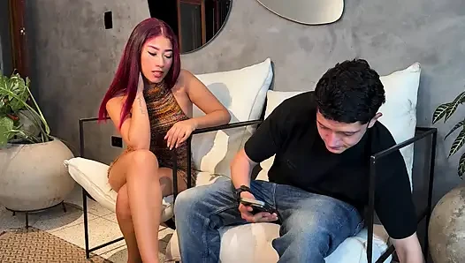 En iyi arkadaşım ve kız arkadaşıyla üçlü seks yapıyorum! Nasıl sikiştiğine bayıldım