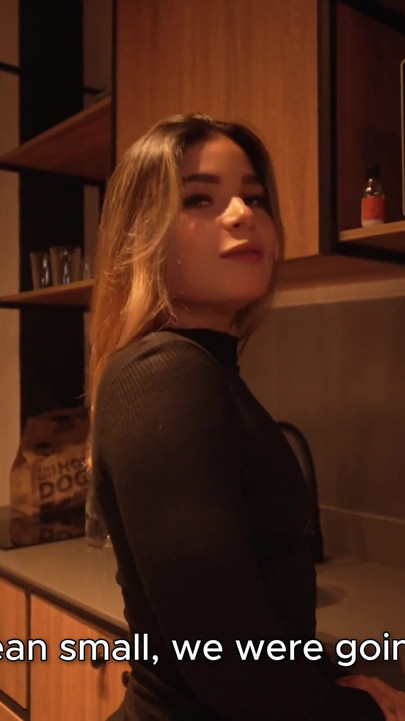 Min styvdotter suger på mig medan vi tittar på film! Papuchizz - Carolina Agudelo