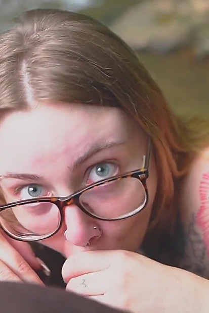 Semaj Media Slatka debela štreberka Gracie Squirts Obožavala je sisati tvoj BBC i puniti svoje naočale!