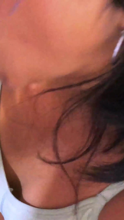 فتاة مراهقة مشدودة تحب حقا مص زبي بعد الفصل