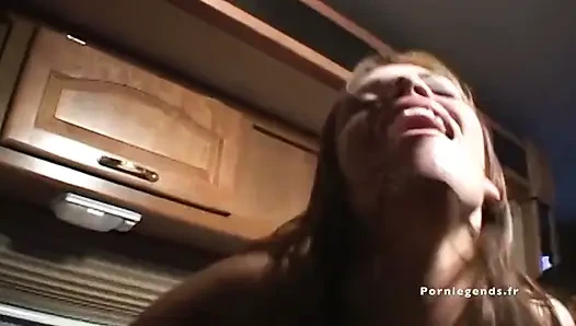 Gia Paloma çift anal ve vajinal penetrasyon ve oral boşalma