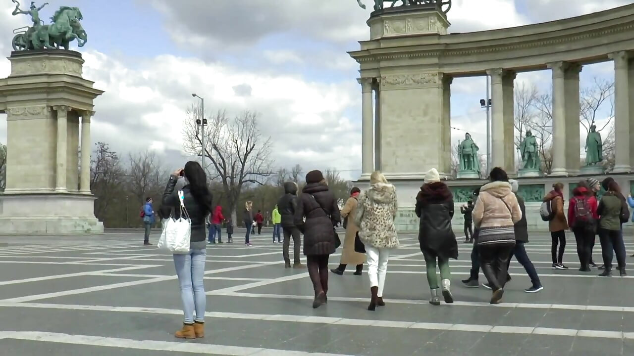 Velika guza brineta razbijena u svojoj mokroj pički