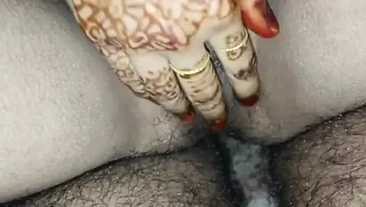 Новоли семейная пара развлекается