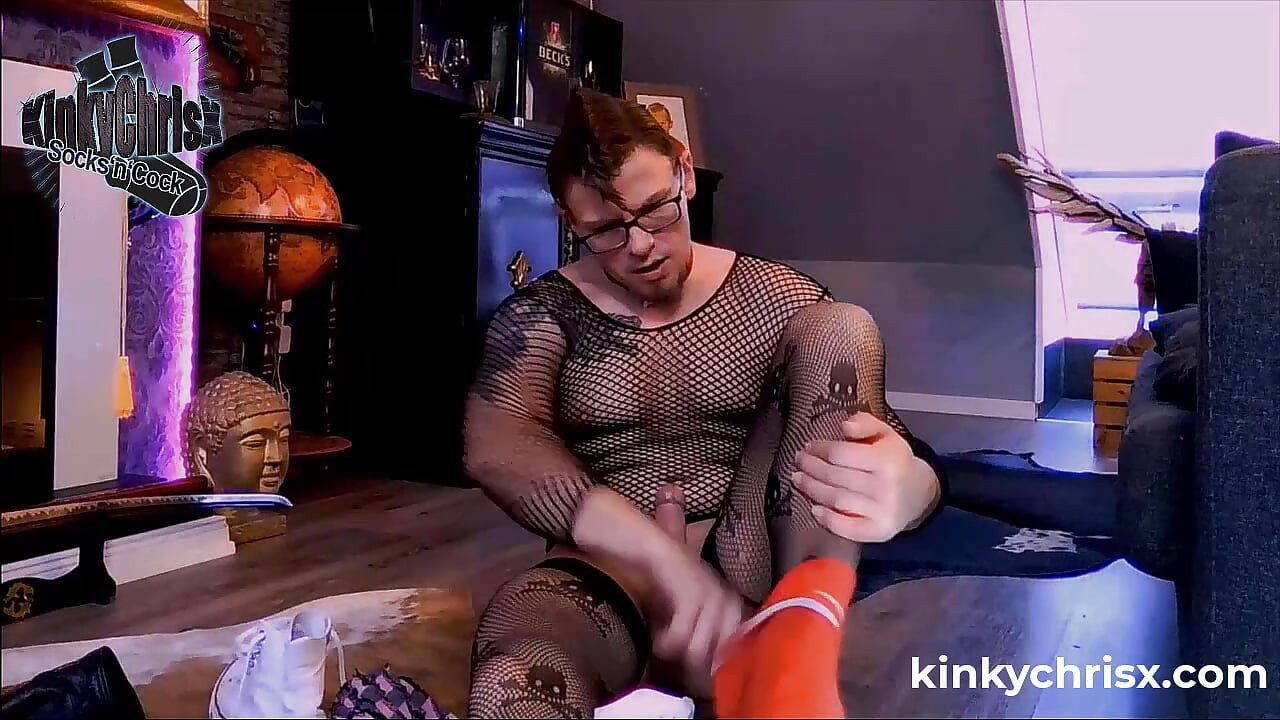 Punk slut KinkyChrisX in fishnet stockings