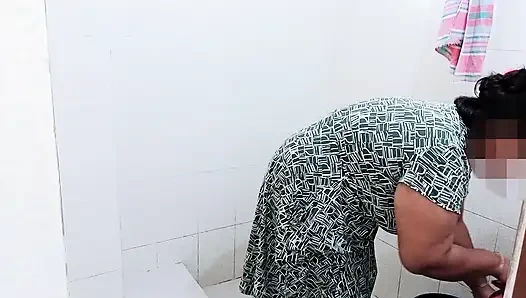 Morjenabb_I fucked my wife standing up while taking a shower. desi hot sex xxx videos