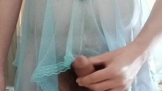 Masturbándose en lencería azul