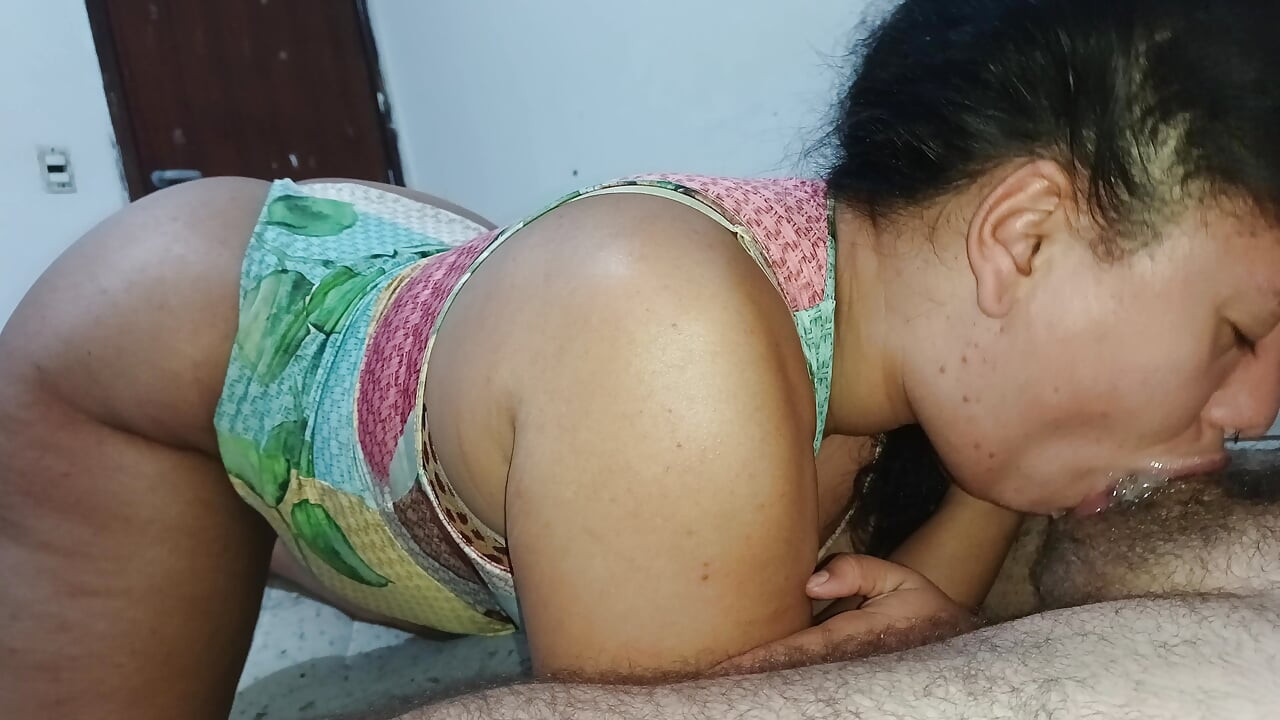 GLUTTONOUS FULL OF HORNY IN HER LITTLE MOUTH, SWALLOWING AND SHAKING HER ASS