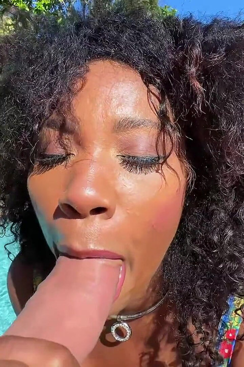 İri göğüslü zenci hatun jmac'ın büyük yarağıyla sikiliyor