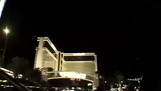 Трах черной киски с натуральными сиськами с цветными волосами... сперма в рот