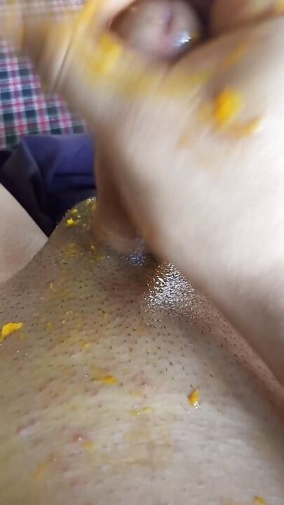 Mango 🥭 ka juice nikal kr apne land ka massage Kiya