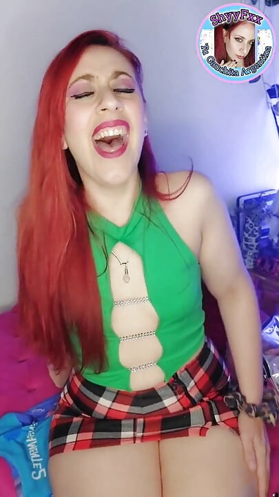 너의 친구가 모든 친구에게 네 얼굴에 짧게 자지로 웃고 있다고 말해!