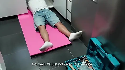 Ibu tiriku ngentot sama sahabatku, tukang leding.