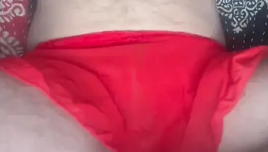Cewek nakal dengan stoking seksi ini lagi asik muasin memeknya pakai dildo ukuran XL