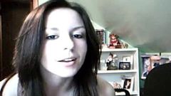 Hete amateur brunette stript voor haar webcam