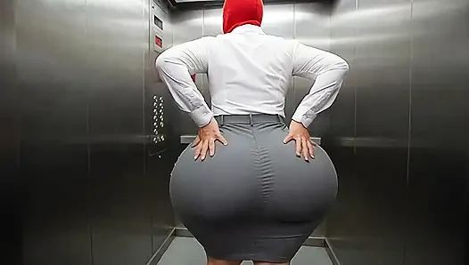 Büyük götlü sekreter asansörde azdırıyor