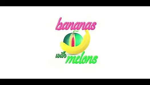 Edepsiz orta yaşlı seksi kadınlar sahne 4_a çift büyük memeli lezbiyenler çift dildoyla birbirlerini sikiyor