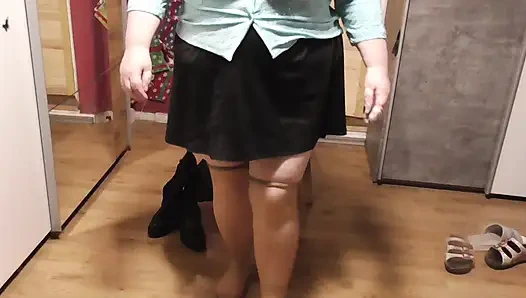 German Mother Worship the Steiefel Mistress's Feet