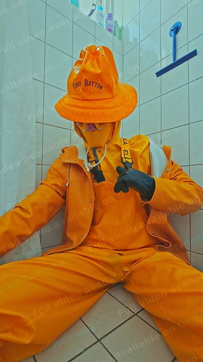 Twink Mặc Áo Mưa Chơi Với Chất Nhờn