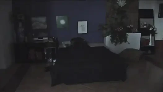 Genç kız olgun bir yarağın tadını hissediyor