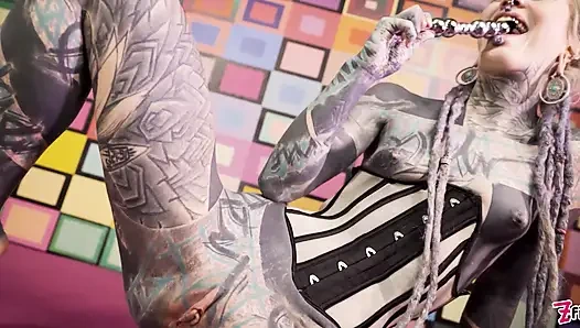 Anuskatzz will, dass alle ihre löcher benutzt werden