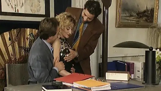 Çoraplı muhteşem Alman kızlar grup sekste götten sikiliyor