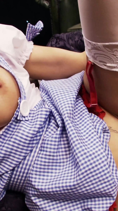 Unforgettable moment from "blonde milf mit gepiercter pussy wird auf dem oktoberfest gefickt und schluckt alles"