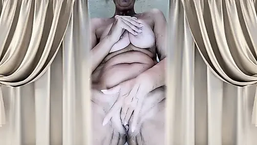 Hot Mature Lukerya Is Bored and Eagerly Masturbates on the Washing Machine