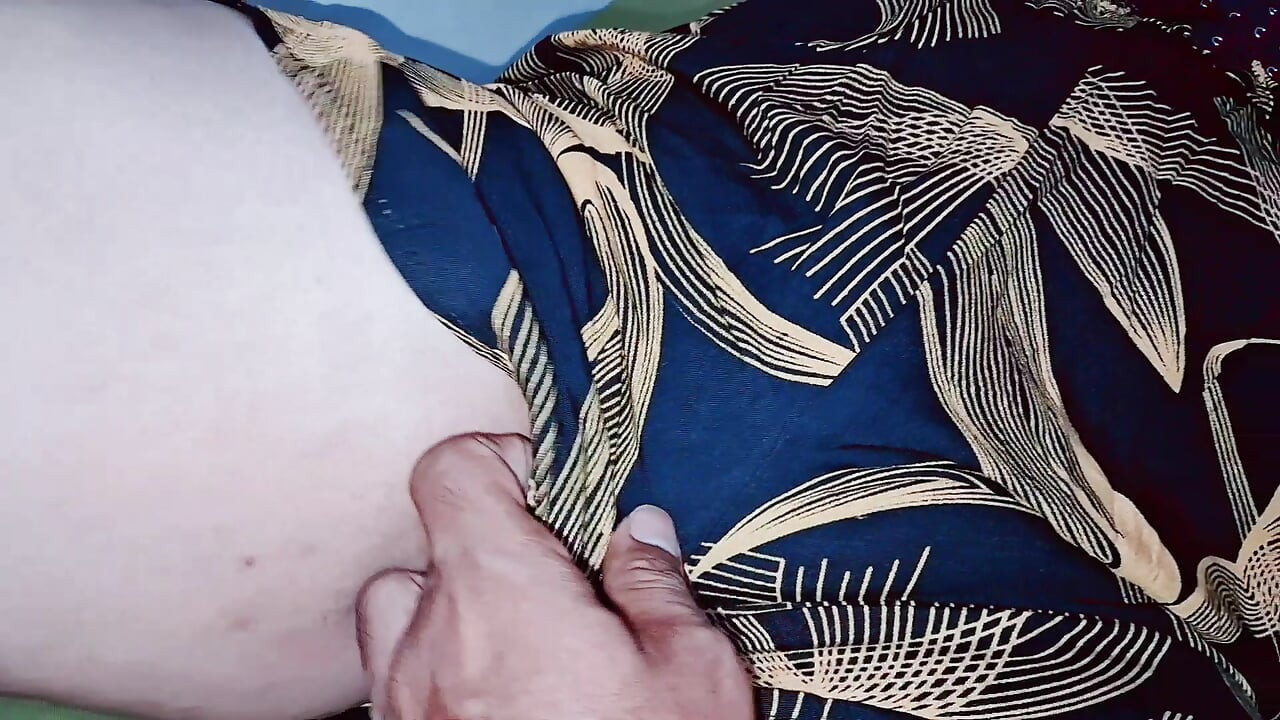 FEET EDITION.!! HOT SHOLEHA WOMAN shakes penis until sperm crot on her toes-real amateur indonesian couple