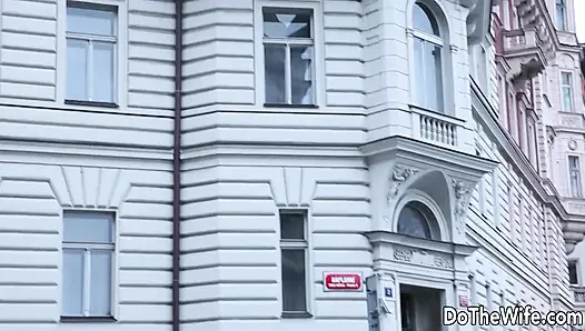 Шлюховатой жене Katlein Ria трахает ее дырку черный ебарь