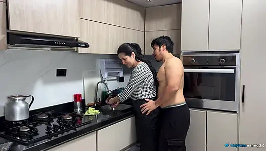 Мой босс пользуется небрежностью своей жены и трахает меня очень жестко!