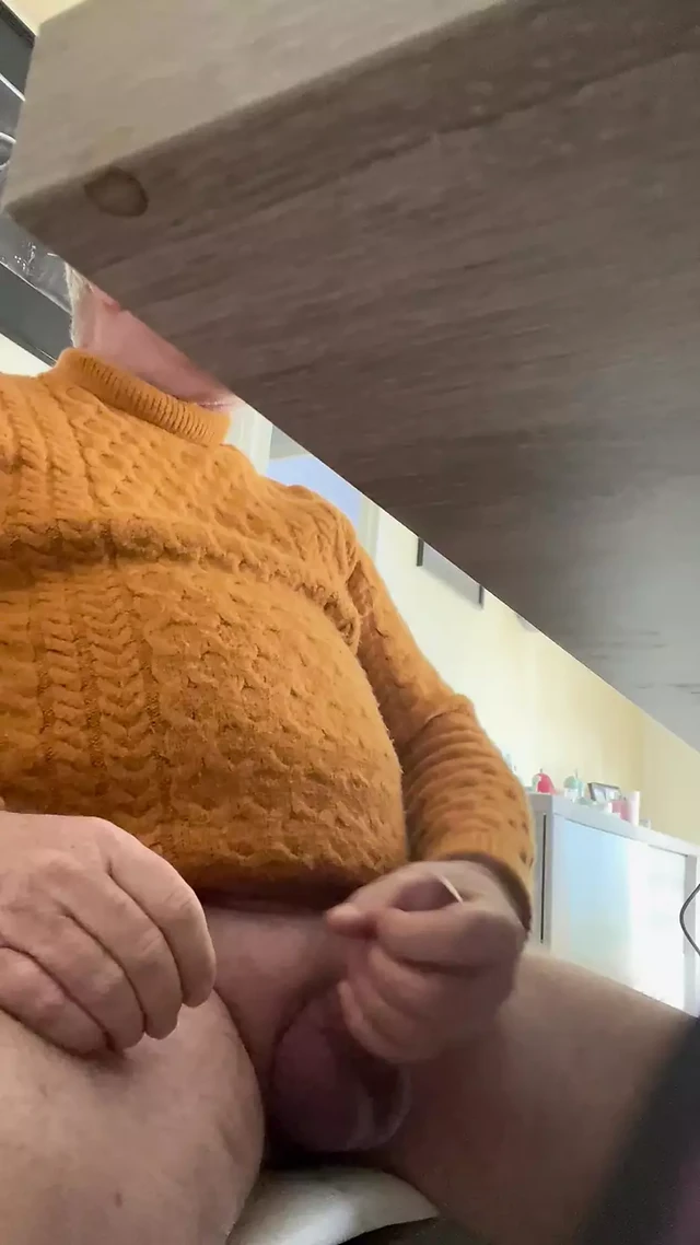Roccobis I masturbate in front of my webcam and cumshot