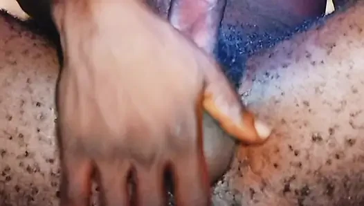 Kız arkadaşım beni düşük anahtarla izlerken mastürbasyon yapıyorum ve kendimle oynuyorum, benimle boşalmak istemez misin?? Hayal et