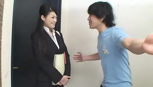 Adegan gadis jepang dengan memek aduhai ryo sasaki lagi asik ngentot sama muridnya sendiri di rumah