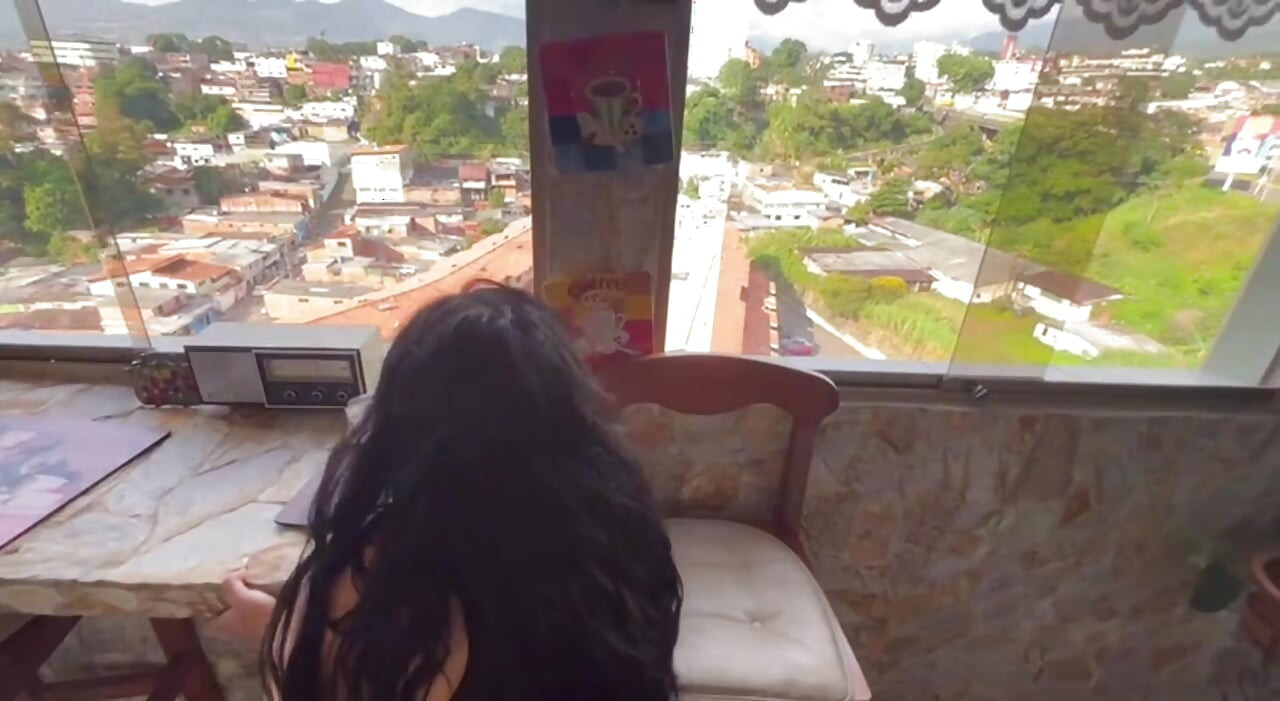 grande rabo da enteada é foda enquanto minha esposa está ausente. Eu gozo na boca dela.  Latina