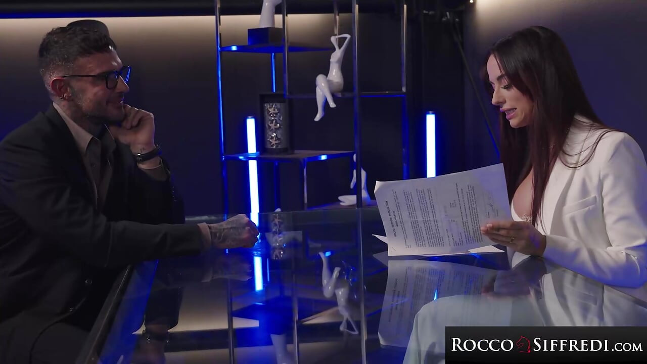 ROCCO SIFFREDI - Hottie Audrey Reid skriger, mens hun bliver smadret af en kæmpe pik