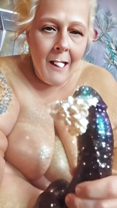 Elle est la meilleure pour donner du sperme à la reine en chef