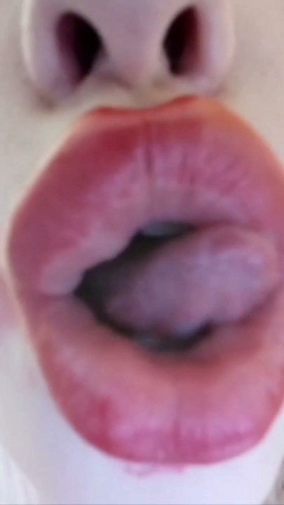 Super lips Elza Kom | Clip 1