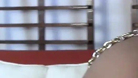 Ateşli kızlar kamera önünde çarpıcı vücutlarını gösteriyor