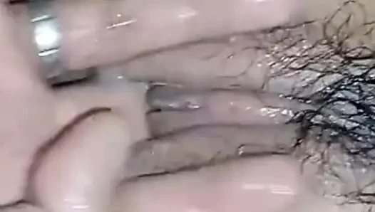 Aşka gerek yok ama yine de vücudunun sıcaklığını hissediyorum