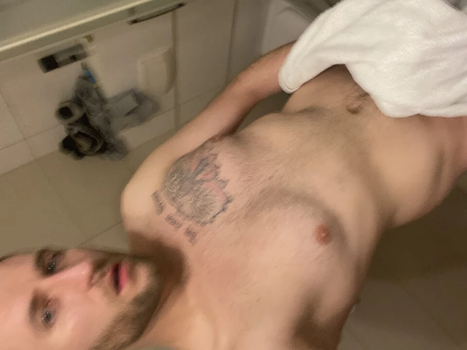 波兰男孩淋浴