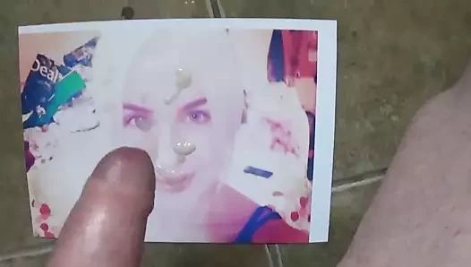 cumming üzerinde bir sarışın
