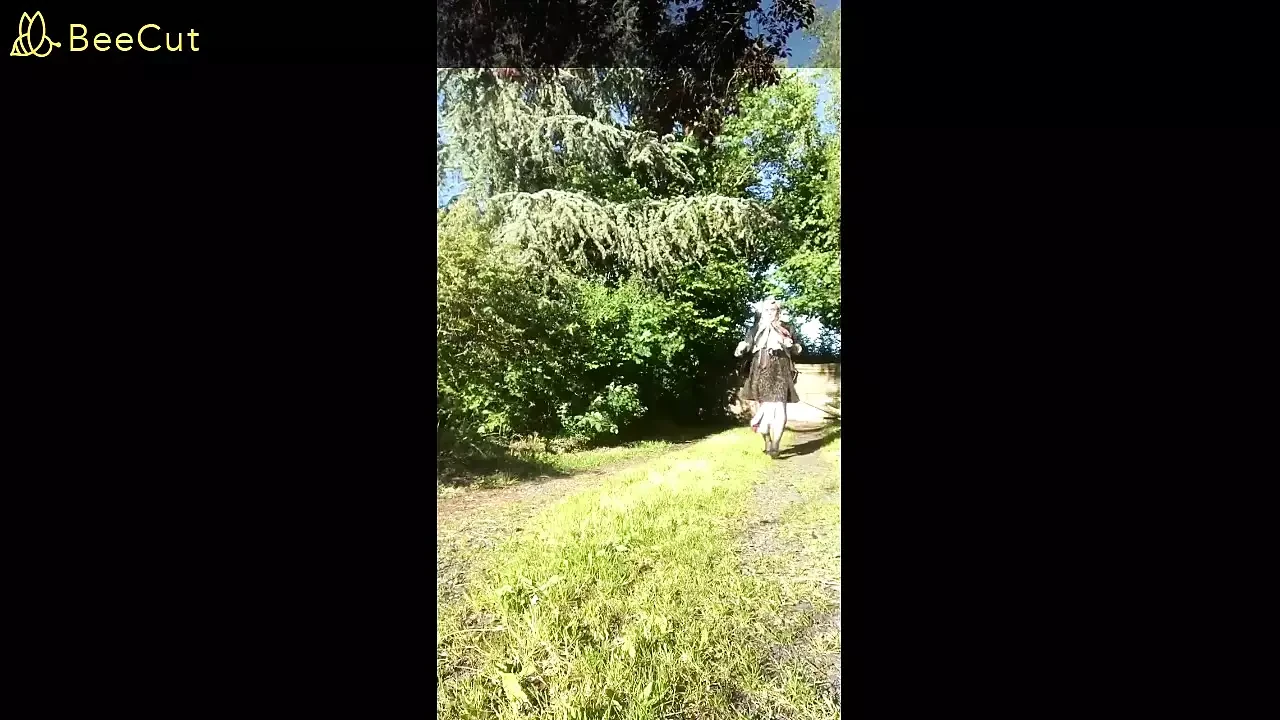 Angezogen mit einem kleinen leopardenrock für eine nacht