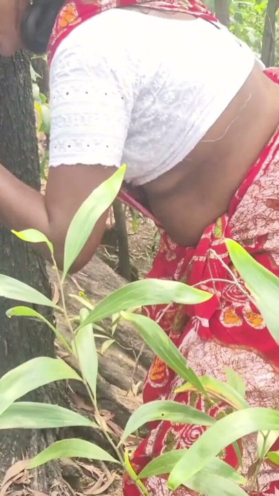Sona bhabhi outdoor fucking with  her brother-in-law, Sali jamaibabu chudachudi bengali audio | Clip 1