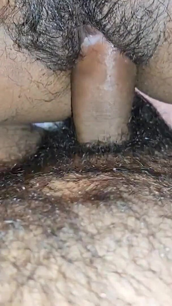 Silný okamžik z "Šukání mé ženy po návratu z kanceláře Sexy Cowgirl Riya"