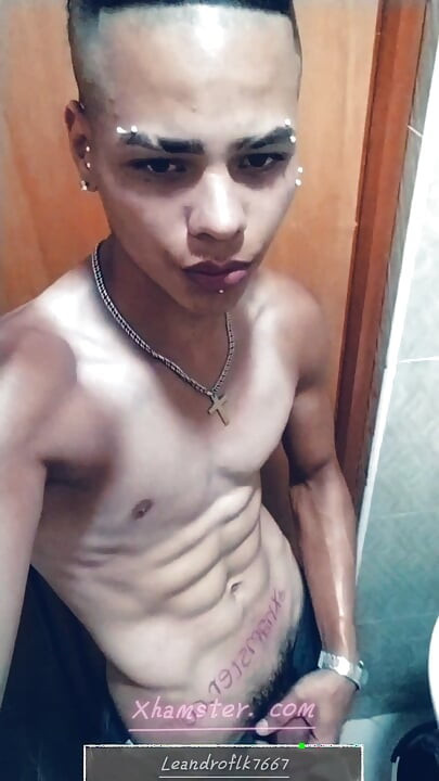 Rapaz de 18 anos a masturbar-se, pila grossa